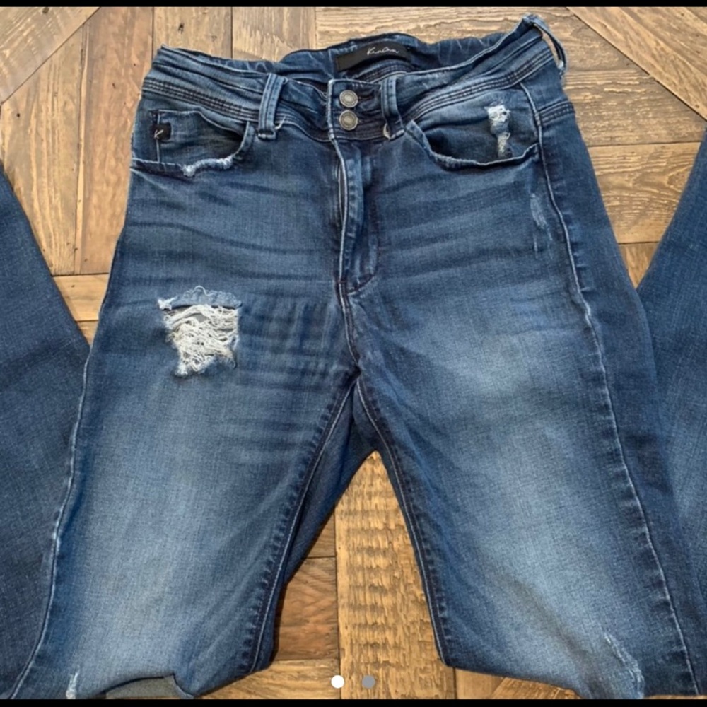 KanCan Size 26 Distressed Skinny Jeans